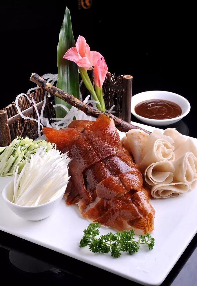 北京烤鸭店做法讲究，产品特色突出