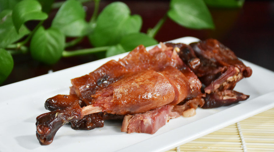 正宗脆皮烤鸭特色美食，加盟投资的好项目