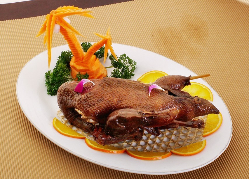 长春烤鸭店加盟多少钱？来看看富师傅果木炭烤鸭