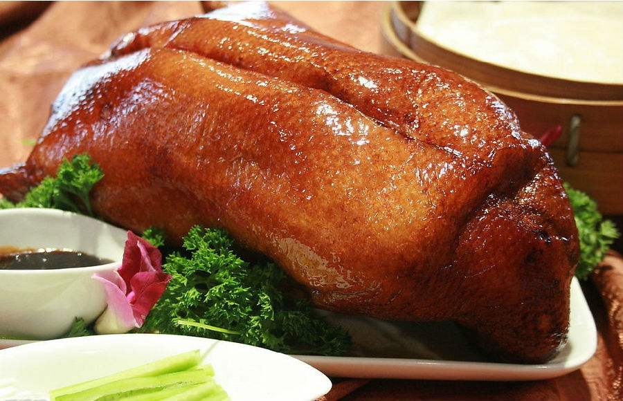 大连烤鸭加盟哪家好？富师傅果木炭烤鸭投资门槛低