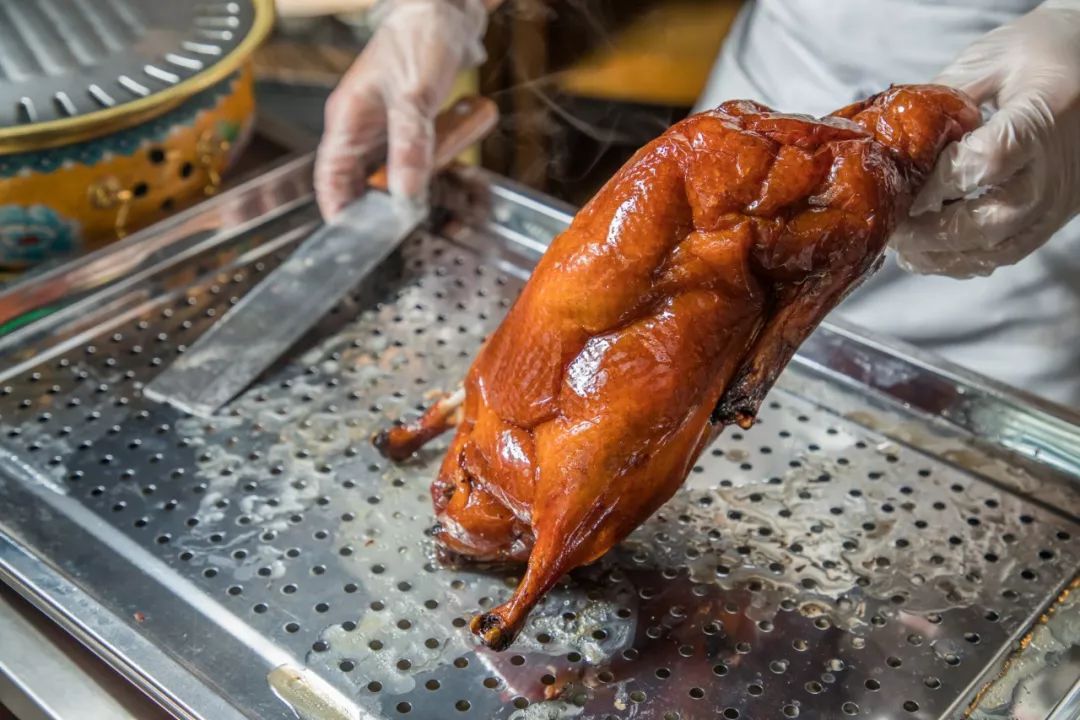 昆明烤鸭加盟有哪些？富师傅果木炭烤鸭项目门槛低