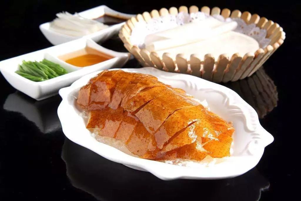 富师傅果木炭烤鸭做法正宗，加盟产品卖点多